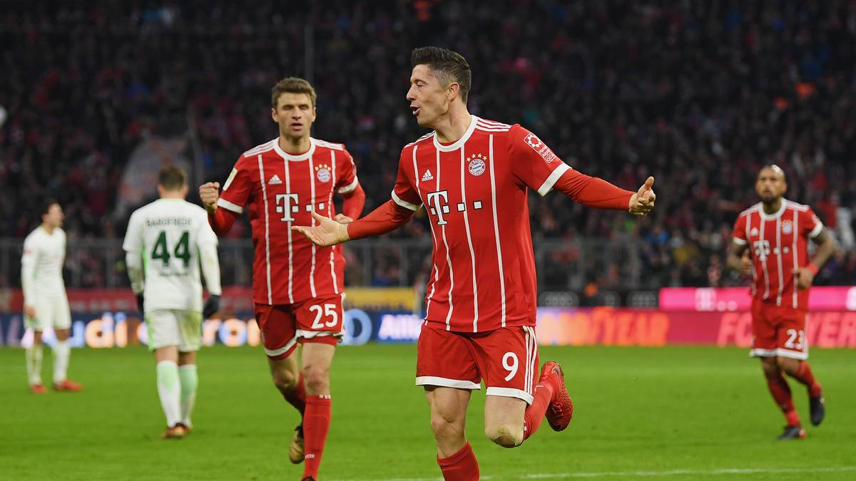 Bremen kann sich nicht lange über den Ausgleich freuen! Müller flankt aus dem rechten Halbfeld auf den Polen, der aus elf Metern wuchtig ins rechte Eck köpft. Lewandowski erhöht in der 76. Minute auf 3:2