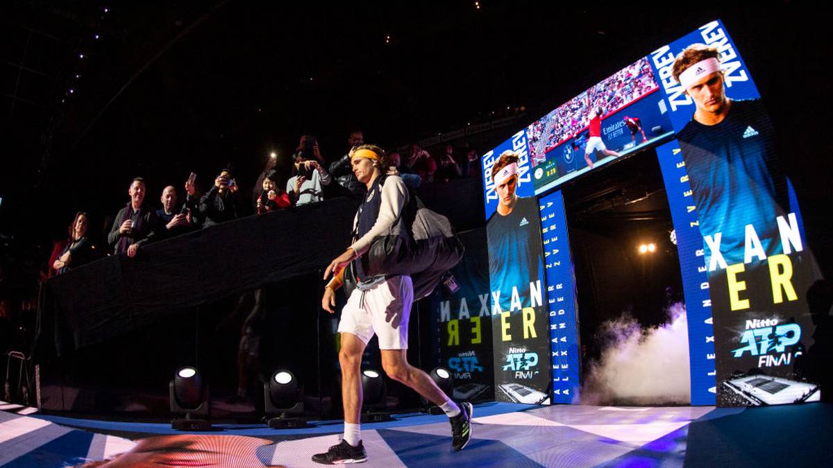 Insgesamt hat der 22-Jährige Tennis-Star eine durchwachsene Saison hinter sich, die Wettkampfpause bis Januar kann er zum Durchatmen nutzen. Vielleicht bringt ihn ja seine neue Freundin Brenda Patea auf andere Gedanken