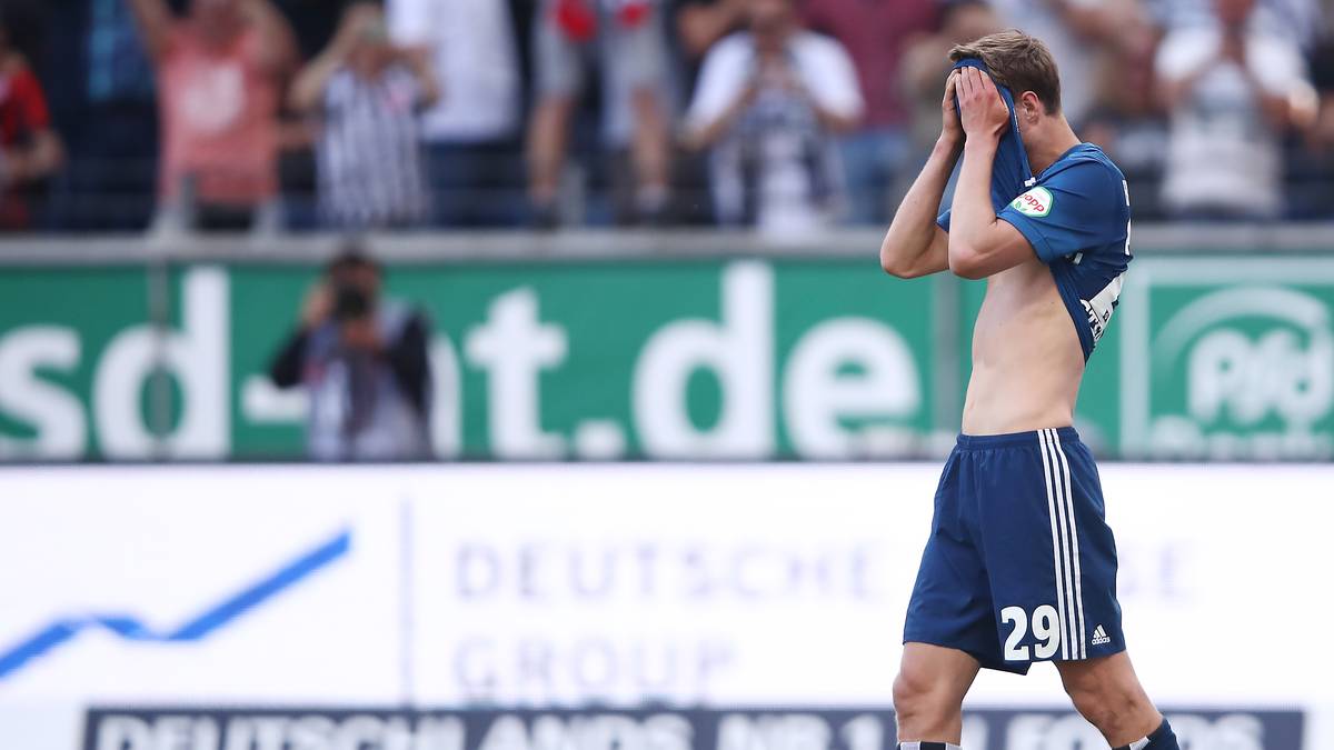 MATTI STEINMANN wurde von Coach Titz aus der Zweitvertretung hochgezogen und bestritt von da jedes Spiel für den HSV. Der 23-jährige Sechser gilt beim Unternehmen Wiederaufstieg als zentraler Mann und ist unverkäuflich