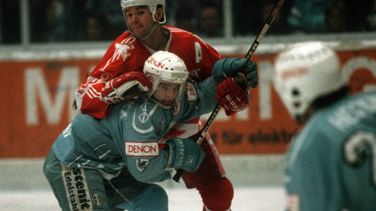 28. März 1993, DEG - Köln 2:1 n.V.: Besser geht es nicht, es war ohne Frage ein absolutes Highlight der deutschen Playoff-Geschichte: Nach 5:4 n.V., 2:5, 6:4 und 0:2 aus Düsseldorfer Sicht entschied das fünfte Finalspiel die deutsche Meisterschaft. Ein enges Match einer engen Serie, das letztendlich in die Verlängerung ging