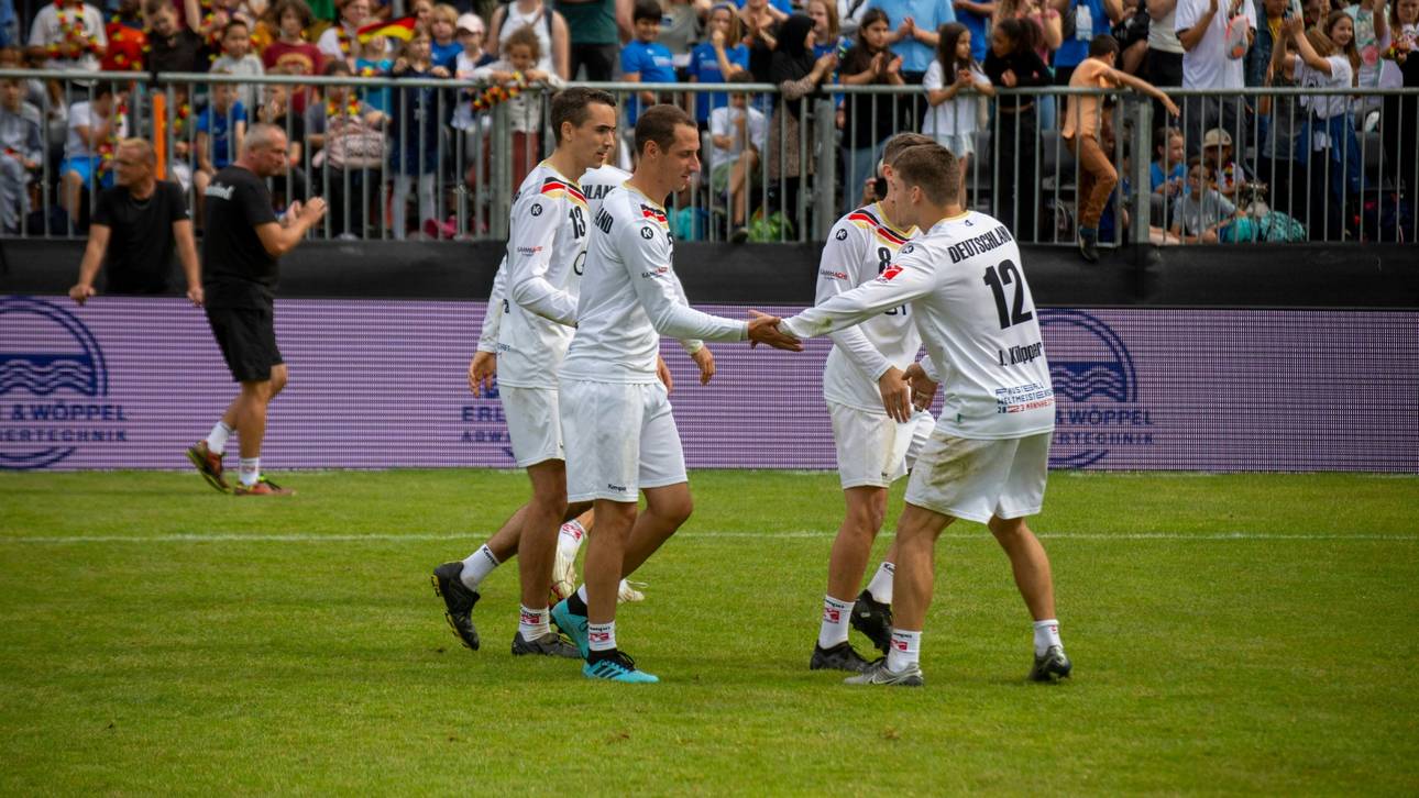 Faustballer bei Heim-WM auf Finalkurs