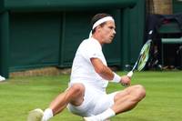Daniel Altmaier muss in der 1. Runde in Wimbledon Schmerzen ertragen. Der deutsche Profi beißt sich trotz Schmerzen durch. 