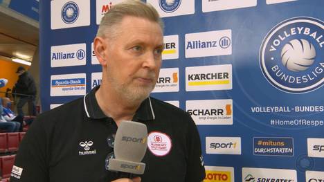 Der Allianz MTV Stuttgart gibt sich gegen ersatzgeschwächte Dresdnerinnen keine Blöße und gewinnt das Topspiel der Volleyball Bundesliga. Trainer Tore Aleksandersen stimmt sich danach schon einmal für die Playoffs ein.