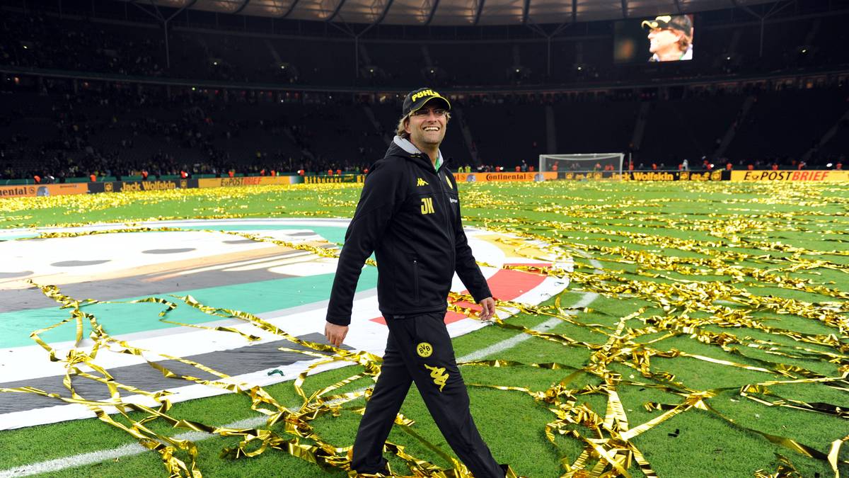 Schon nach drei Minuten eröffnet Shinji Kagawa den Torreigen, zur Halbzeit steht es bereits 3:1. Robert Lewandowski macht mit seinem zweiten und dritten Tor in der zweiten Hälfte alles klar. Damit ist Klopp der bislang erste und einzige Trainer, der Borussia Dortmund zu einem Double geführt hat