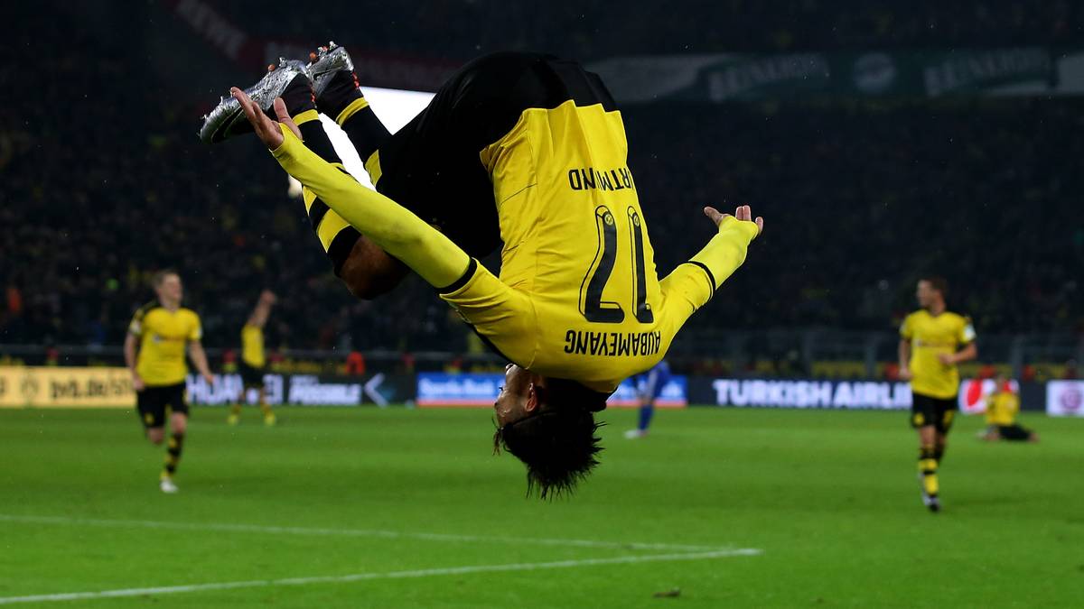 Erst trifft der Gabuner aus leichter Abseitsposition auf Vorlage von Lukasz Piszczek - der Treffer zählt trotzdem