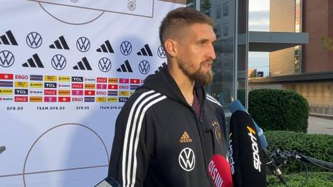 In einer Medienrunde spricht Robert Andrich über seine Nominierung für die Nationalmannschaft und seine Rolle beim DFB-Team.