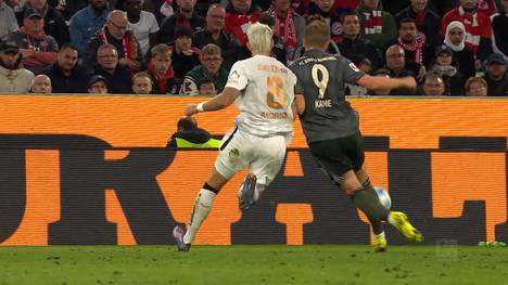 Das Topspiel gegen den FC Bayern, könnte für Bayer Leverkusen die letzte Chance auf die Titelverteidigung sein. Xabi Alonso scheint sich von dem Acht-Punkte-Rückstand auf die Münchner aber nicht verrückt machen zu lassen.