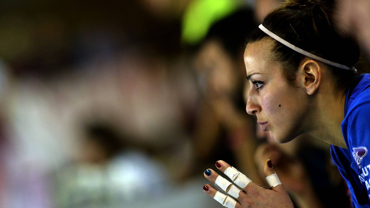 Bedrohter Klub bestreitet erstes Spiel