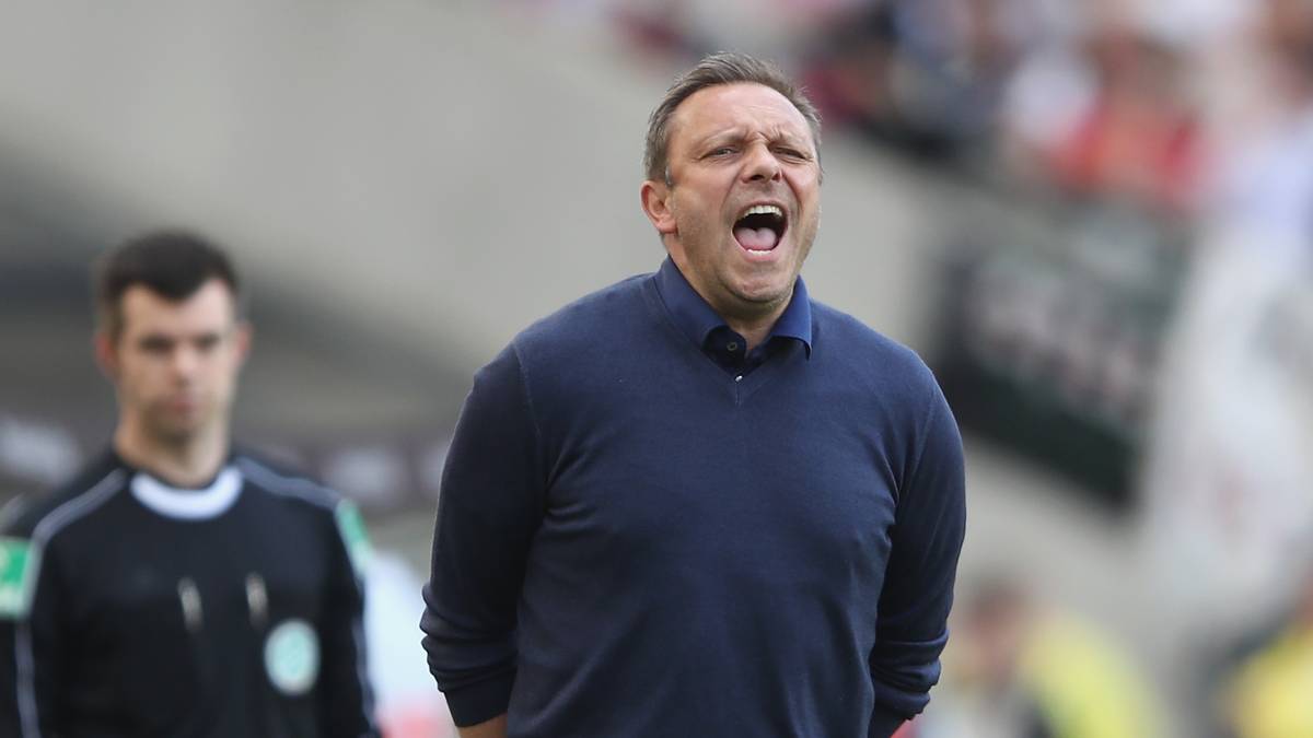 Vor allem die Niedersachsen tun nur das Nötigste. Trainer Andre Breitenreiter sieht viel Stückwerk in der Mercedes-Benz-Arena...