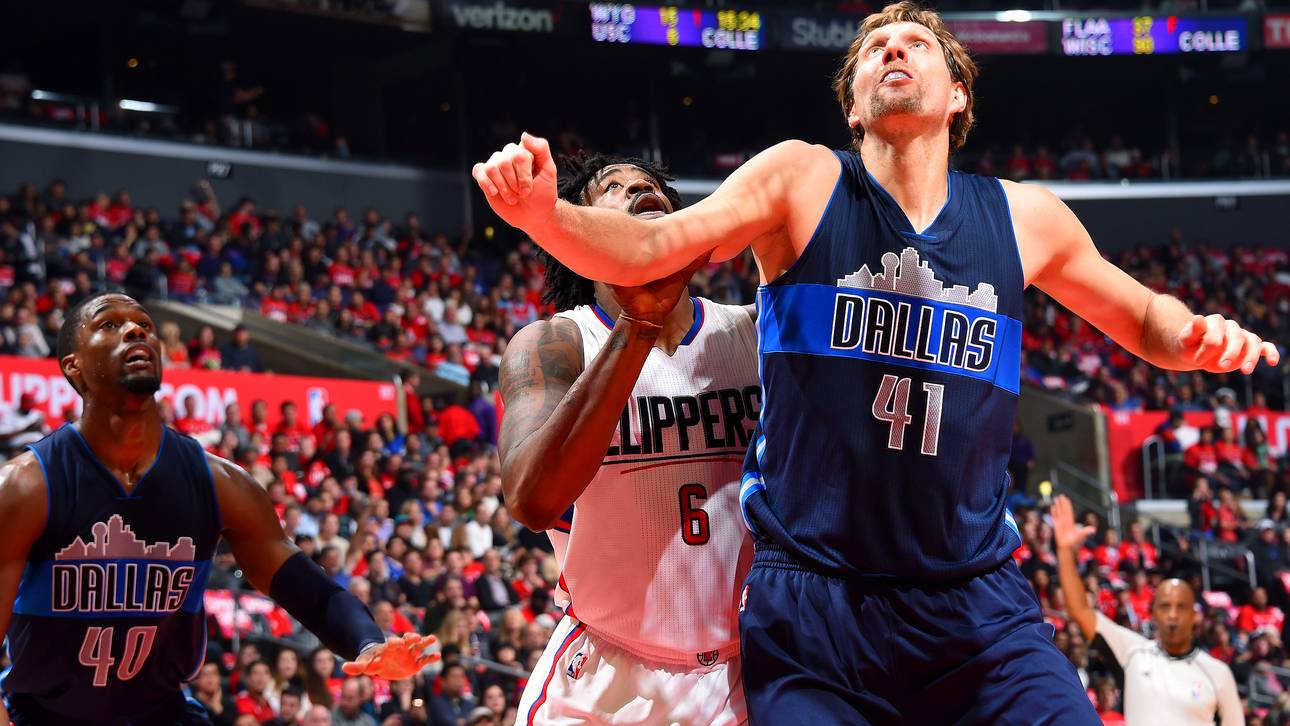 Nowitzki feiert Sieg beim Comeback