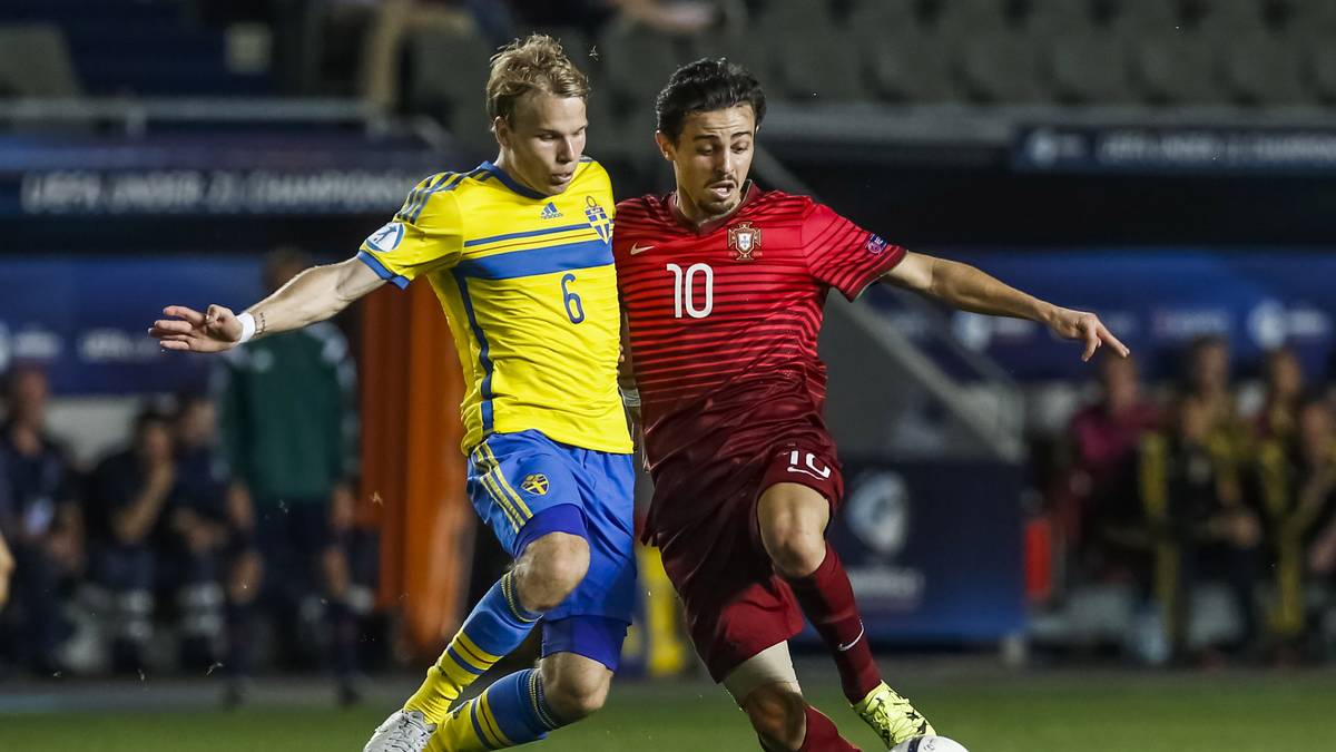 Im Nachsitzen geht es heiter weiter. Denn beide Mannschaften schenken sich nichts und werfen nochmal alles in die Waagschale - nur das Tor bleibt wie vernagelt. Es geht ins Elfmeterschießen