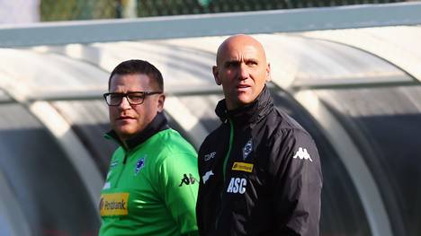 Andre Schubert (r.) steht noch bis 2017 bei Borussia Mönchengladbach unter Vertrag