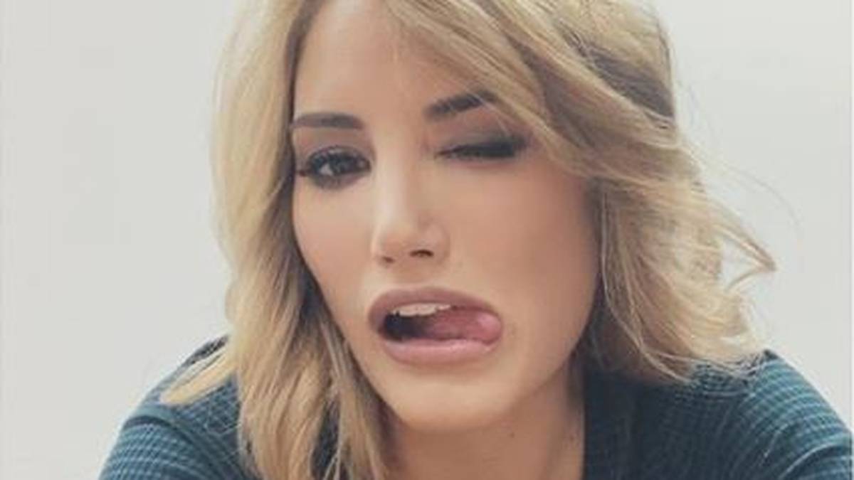 Ist  das die neue Flamme von Real Madrids Torwart Thibaut Courtois? Die Spanierin Alba Carrillo zeigte sich laut Medienberichten zuletzt auf den Straßen der spanischen Hauptstadt sehr verliebt mit dem Belgier