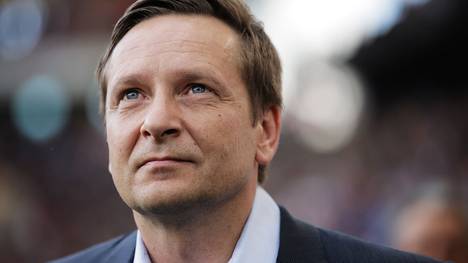 Horst Heldt setzt auf den aktuellen Kader von Schalke 04