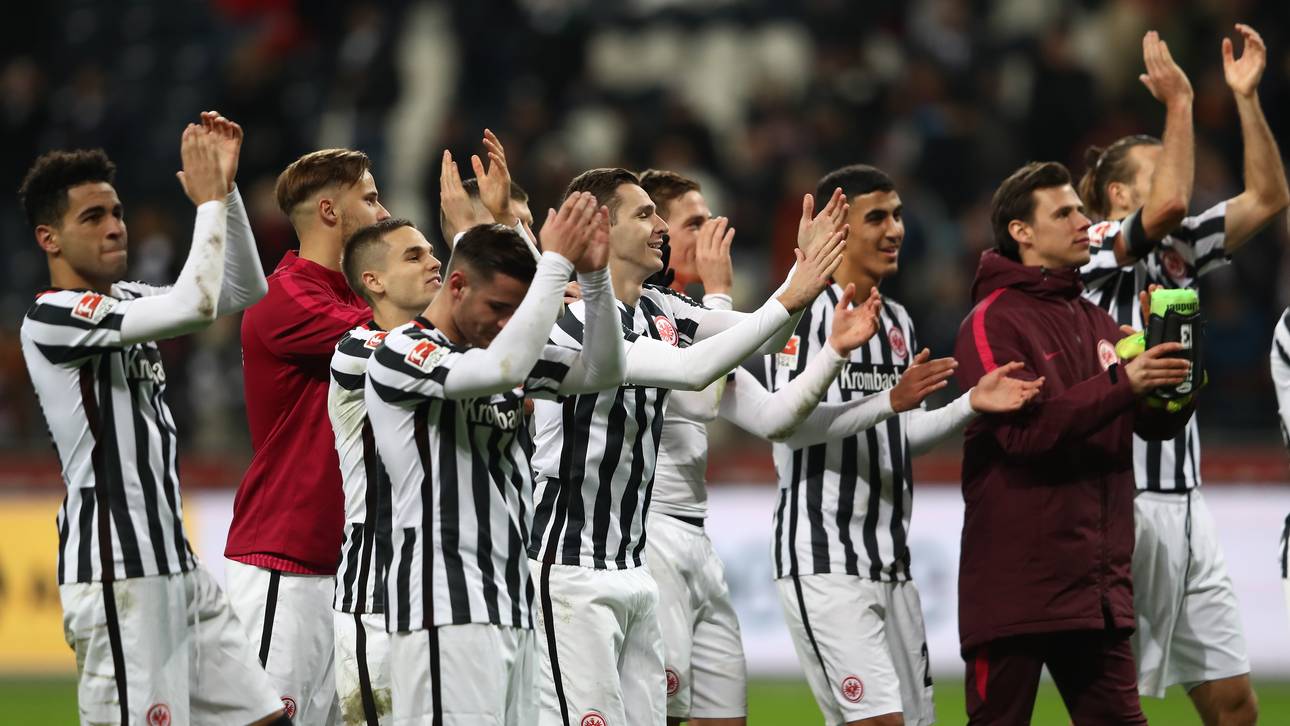 Derby-Sieg: Eintracht dämpft Euphorie