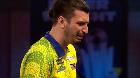 Diogo Portela gewinnt zum ersten mal ein Spiel bei der Darts-WM. Nach dem Sieg gegen Steve Beaton überkommen den Außenseiter die Tränen. 