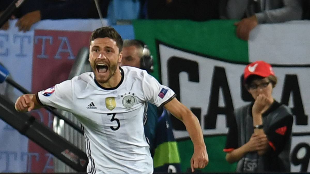 Mister Zuverlässig. Absolvierte als Linksverteidiger alle Spiele, stets solide, nie wirklich überragend. Wurde im Viertelfinale trotzdem der Mann des Spiels, als er den entscheidenden Elfmeter gegen Italien verwandelte und so das Trauma besiegte