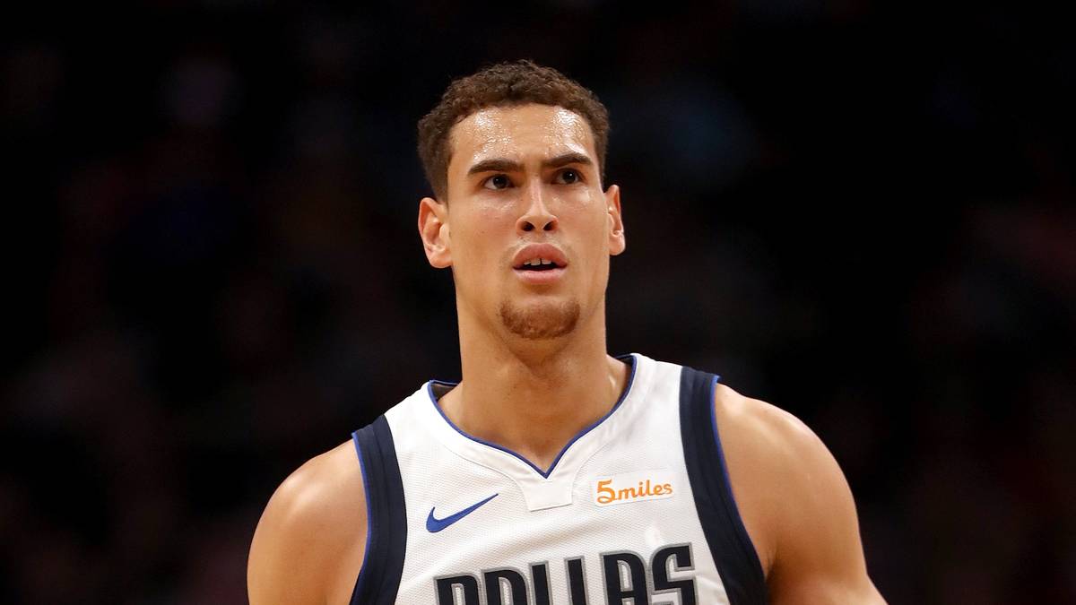 Mit Porzingigs an seiner Seite könnte Powell diese sicherlich vollziehen. Mit seiner Athletik kann er den Letten defensiv wie offensiv entlasten. Besonders seine Blocks sind gefürchtet