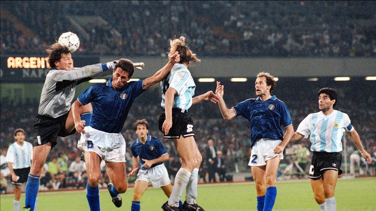 Der katzenhafte Torhüter wurde italienischer Meister 1989 in der goldenen Zeit der Serie A, UEFA-Cup-Sieger 1991 und 1994 und gleich dreimal Welttorhüter. Von 1989 bis 1991 gab es keinen besseren Schlussmann. Bei der WM 1990 blieb er 517 Minuten lang ohne Gegentor