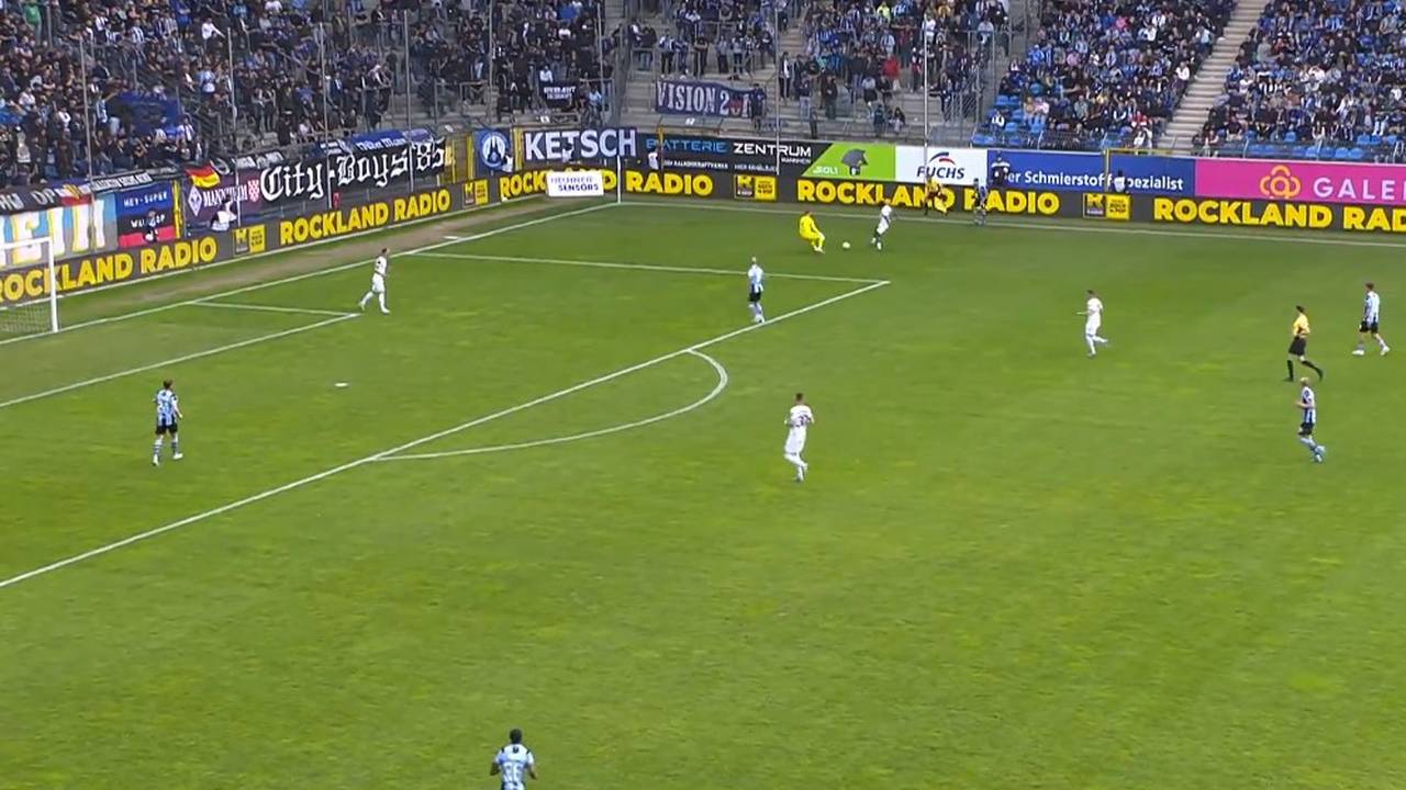 Was macht der Keeper denn hier?