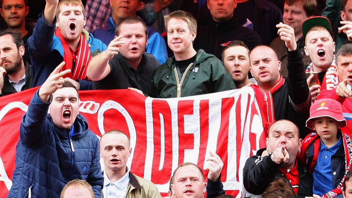 RAHEEM STERLING: Drohte 2015 mit Boykott, schwänzte die Asien-Tour des FC Liverpool. Die Fans drehten durch, einer wollte den Jungstar für 50 Millionen Pfund bei Ebay verkaufen. Ganz so teuer wurde Sterling dann nicht, der Wechsel zu ManCity ging dennoch über die Bühne