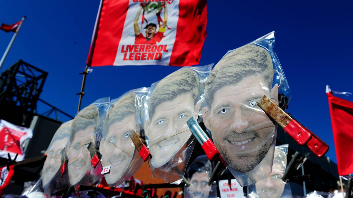 Mit der richtigen Maske kann jeder auch selbst mal Gerrard sein