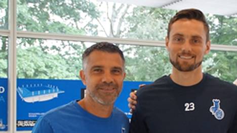 James Holland und Cheftrainer Gino Lettieri vom MSV Duisburg