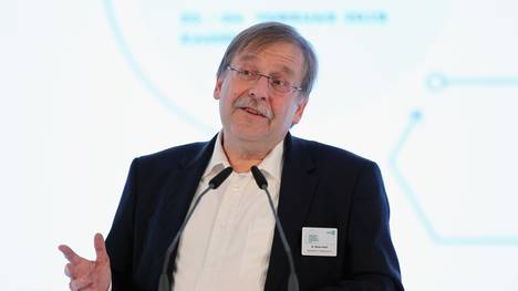 DFB-Vizepräsident Rainer Koch leitete die Sitzung Peißen bei Halle/Sachsen-Anhalt