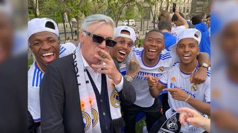 Real Madrid hat sich vorzeitig die 35. spanische Meisterschaft gesichert mit einem 4:0-Sieg über Espanyol Barcelona. Anschließend feierten die Madrilenen mit ihren Fans mit einer Parade durch die Straßen Madrids. 