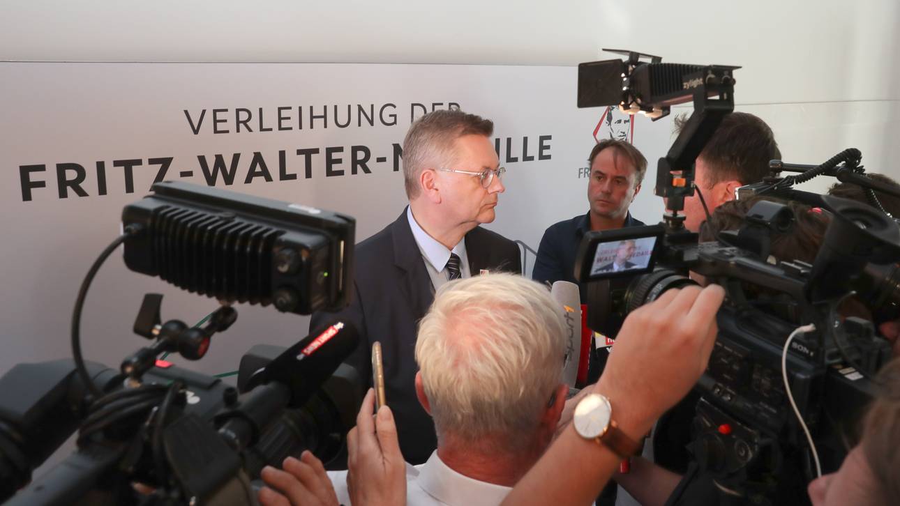 Grindel verteidigt brisante Mails