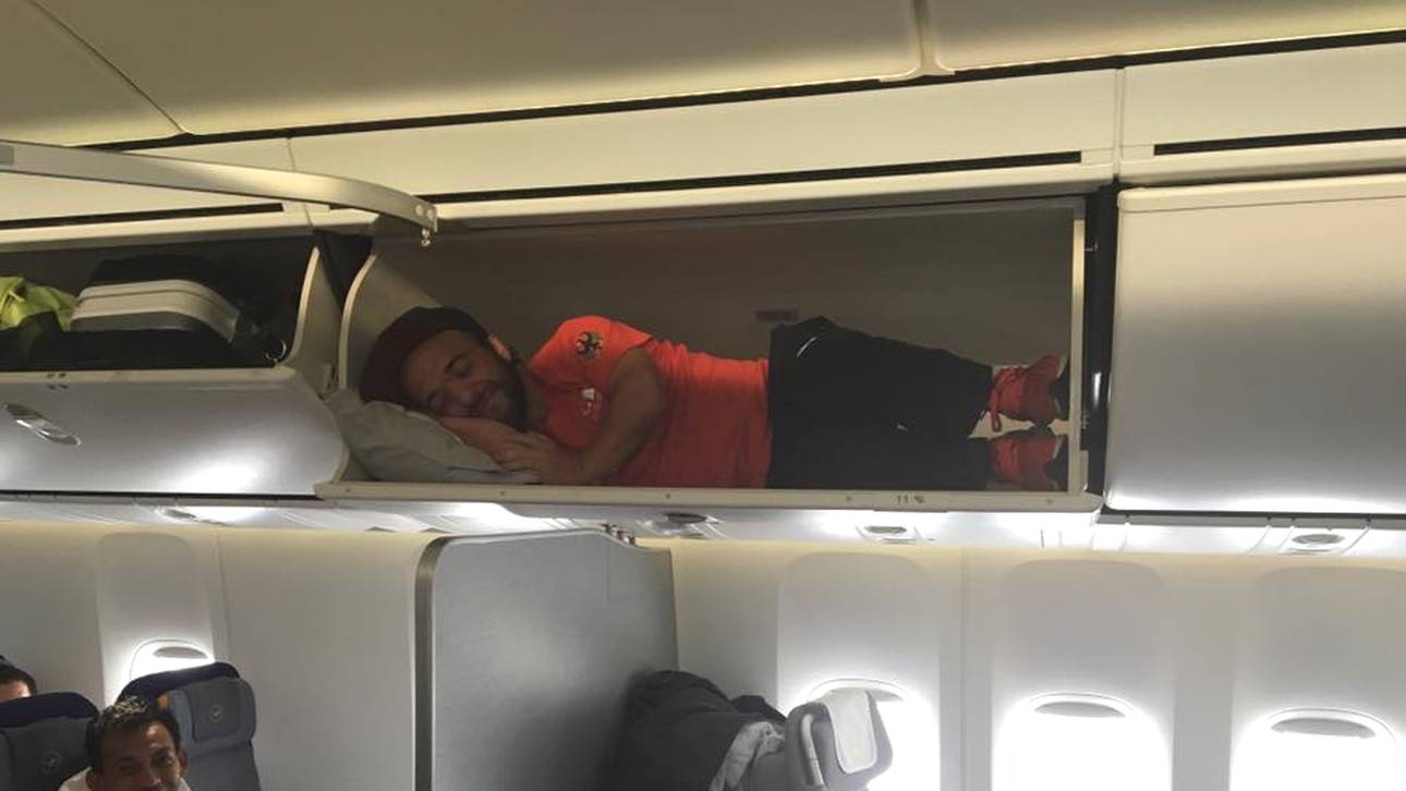 Rio-Fahrer schläft im Gepäckfach