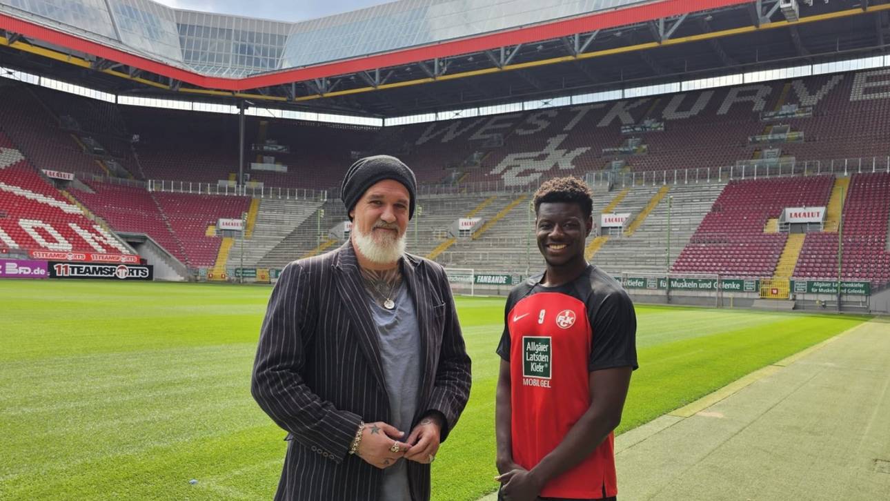 SPORT1-Reporter Reinhard Franke (l.) sprach mit Kaiserslautern-Stürmer Ragnar Ache