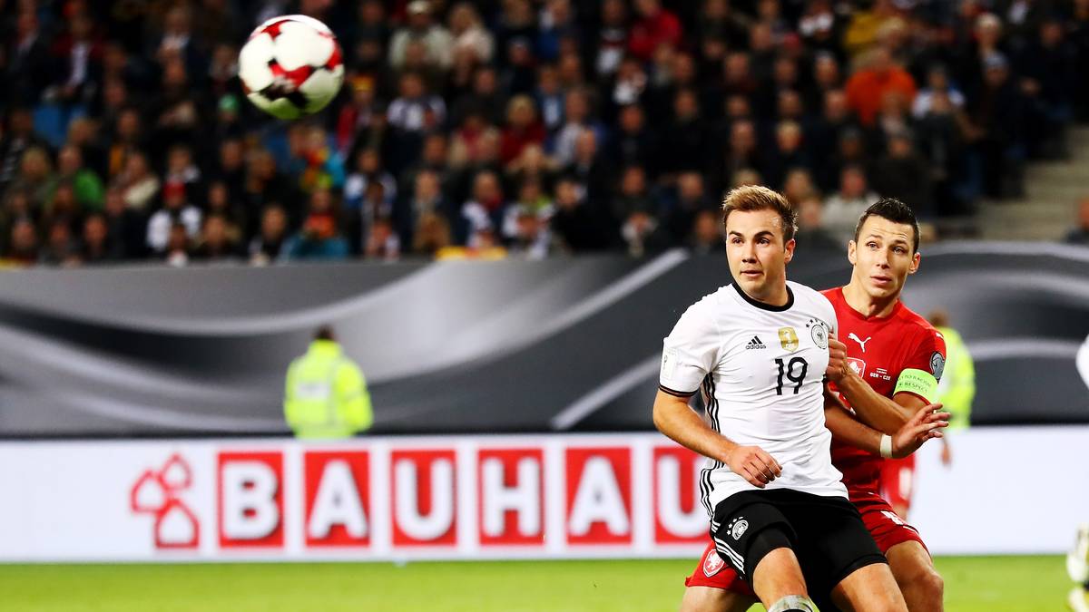 MARIO GÖTZE: Der Dortmunder hatte in der ersten Halbzeit einige gute Aktionen. Schöne Vorarbeit zu Müllers 1:0, nach einer halben Stunde hatte er nach Doppelpass mit Müller selbst die Chance, aber er legte den Ball am herauslaufenden Vaclik und auch am Tor vorbei.  In der zweiten Hälfte war nicht mehr viel von ihm zu sehen. SPORT1-Note: 3,5