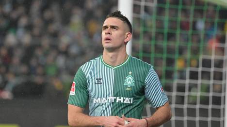 Rafael Borré ist von Eintracht Frankfurt nach Bremen ausgeliehen - und dort eigentlich ein wichtiges Puzzleteil für das Saisonziel Klassenerhalt. Was aber ist dran an den jüngsten Transfergerüchten um den Stürmer?
