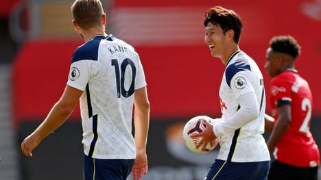 Heung-min Son schnappte sich nach dem 5:2-Erfolg der Tottenham Hotspur den Spielball