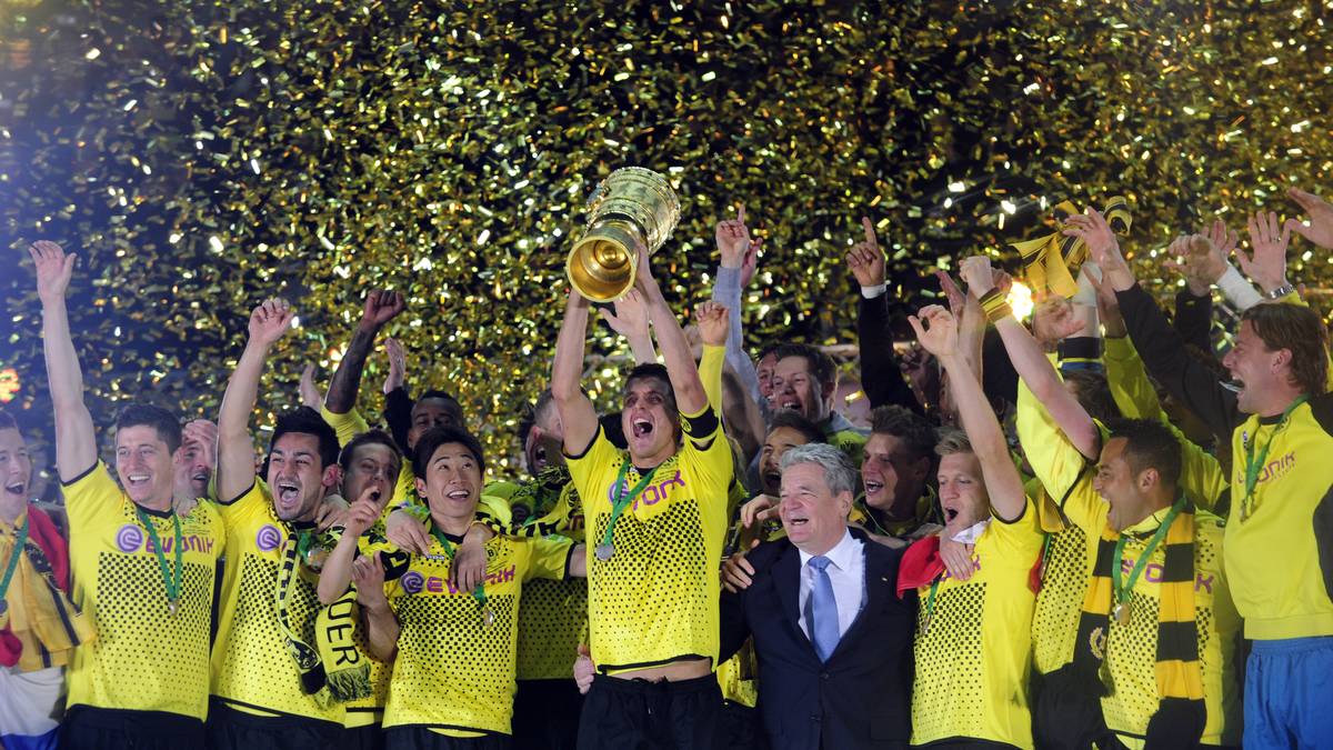 Borussia Dortmund - FC Bayern München (12. Mai 2012): Nur einen Monat nach dem Sieg in der Liga treffen beide Mannschaften im Finale des DFB-Pokals erneut aufeinander. Diesmal demütigt der Deutsche Meister die Münchner wie selten zuvor und schießt den FCB mit 5:2 aus dem Olympiastadion