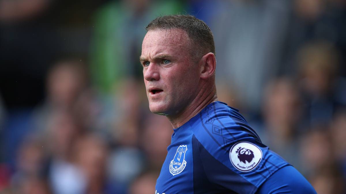 Sein 2:1-Siegtor im Oktober desselben Jahres über den bis dato 30 Spiele in Folge ungeschlagenen FC Arsenal machte Rooney auf einen Schlag bekannt und zum damals jüngsten Torschützen der Premier League-Geschichte. Später reifte er bei ManUnited zur Vereinslegende