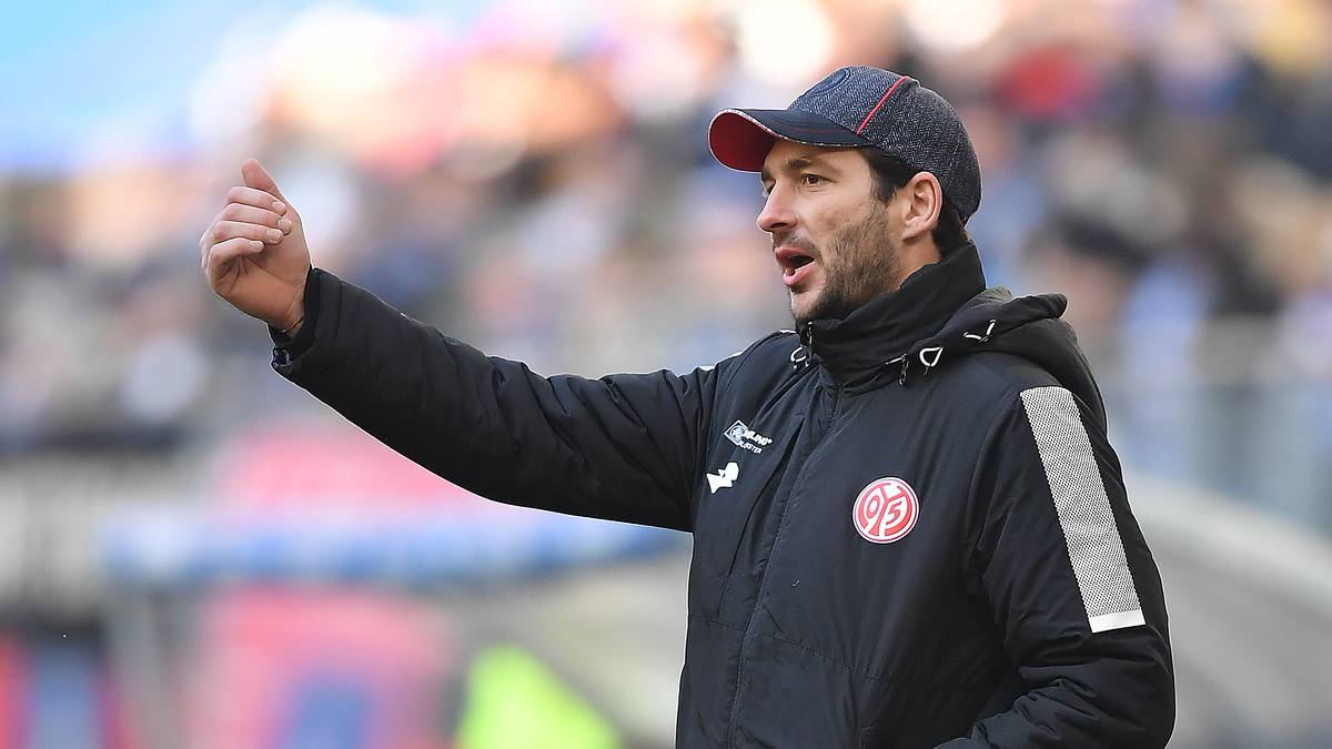 FSV-Trainer Sandro Schwarz hat seiner Mannschaft die Marschroute mitgegeben: ruhig bleiben und auf Fehler der Hamburger lauern