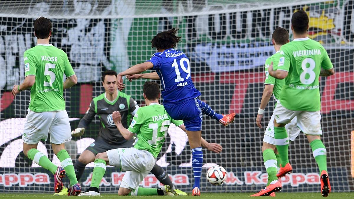 Leroy Sane macht es wenig später besser und erzielt die Führung für die Schalker