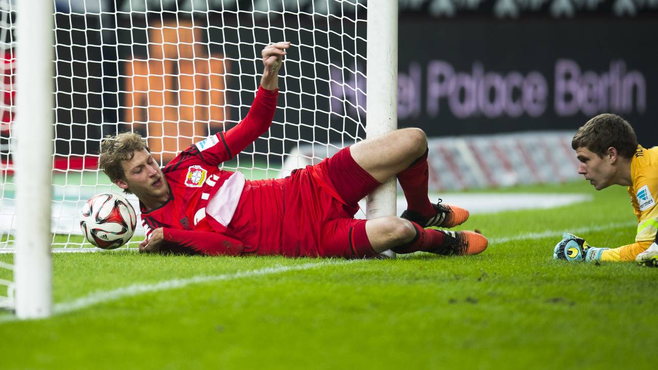 Stefan Kießling von Bayer Leverkusen trifft gegen Hertha BSC