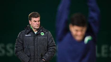 Trainer Dieter Hecking verlor mit dem VfL Wolfsburg auf Schalke