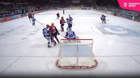 Im Topspiel der DEL schlägt Bremerhaven die Schwenninger Wild Wings mit 4:1. Besonders ausgekocht der Treffer von Jan Urbas zum 1:0. 