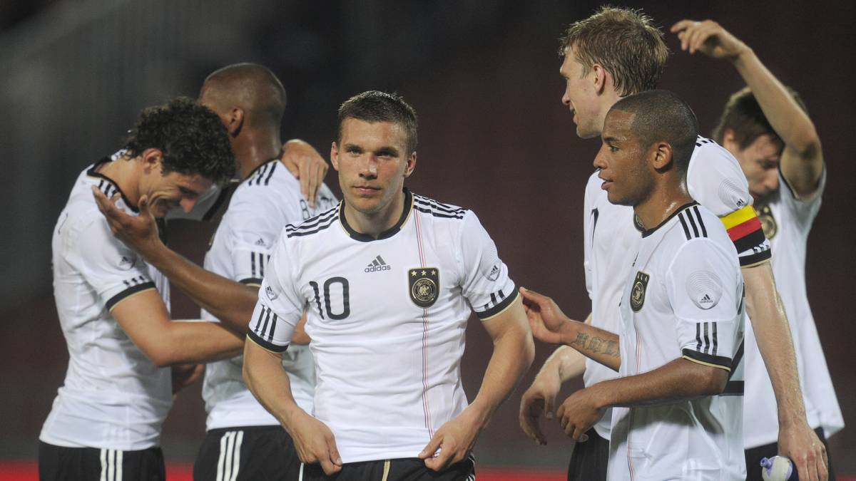 WM 2010, UNGARN - DEUTSCHLAND (0:3): In Budapest siegt die Löw-Elf durch Treffer von Lukas Podolski sowie der Joker Mario Gomez und Cacau. Der starke ungarische Torhüter Gabor Kiraly verhindert einen höheren deutschen Sieg