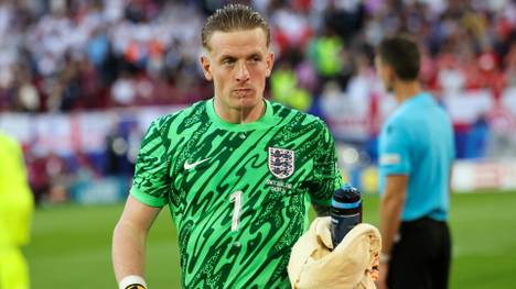 Jordan Pickford mit schlauer Flasche