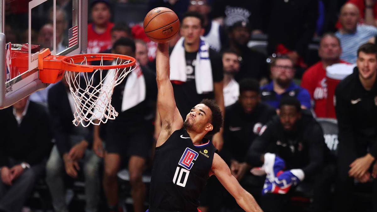 Am Boston College zeigte Robinson aber sowohl als Scorer (20,7 Punkte im letzten Jahr) als auch als Schütze (41 Prozent Dreier) sein Potenzial. Hinter Williams, Beverley und Shamet wird er aber auf den Guard-Postionen ohnehin nur eine Nebenrolle einnehmen.