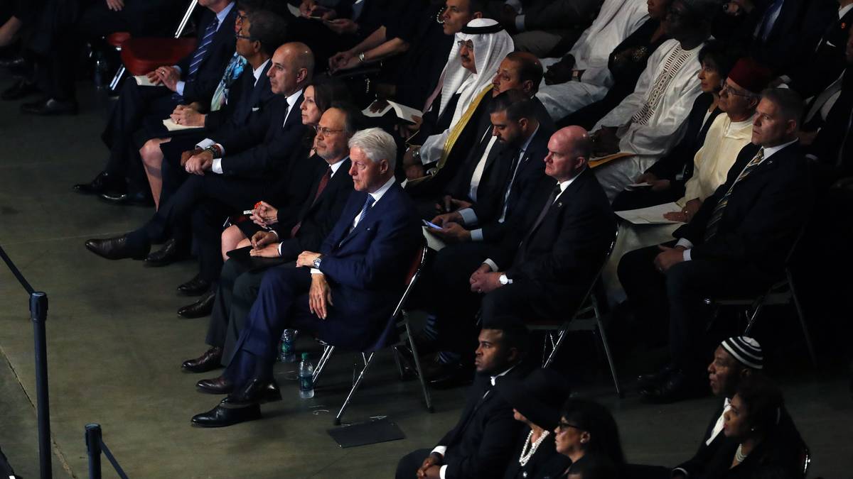Zu den Trauerrednern gehört der frühere US-Präsident Bill Clinton...