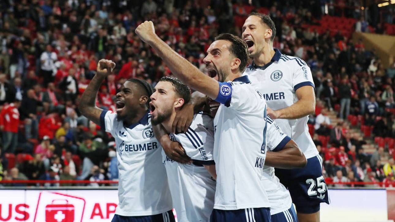Auch Gosens trifft: Schalke feiert ersten Saisonsieg