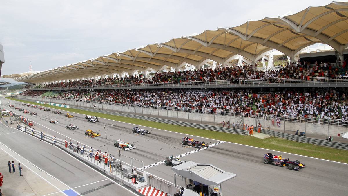 SCHANGHAI/CHINA, 17. April: Seit 2004 gastiert die Formel 1 in China. Auch hier könnte Hamilton den dritten Triumph in Folge perfekt machen