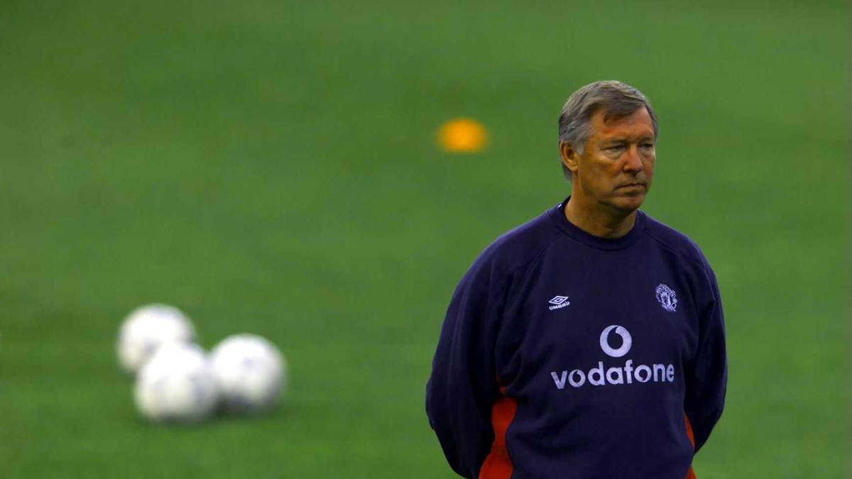 Eines ist klar: niemand anderes als Sir Alex Ferguson könnte die Manchester-United-Legenden aufstellen? Unterstützt wird der Schotte von Steve McClaren und Bryan Robson. 