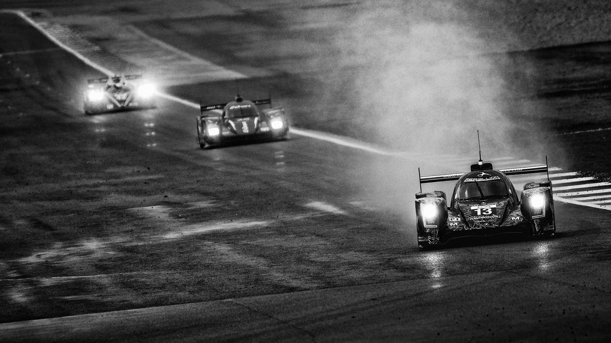 Gefürchtet ist das mitunter miese Wetter in England. Genau das hat in Silverstone schon zu einigen Regenschlachten geführt hat